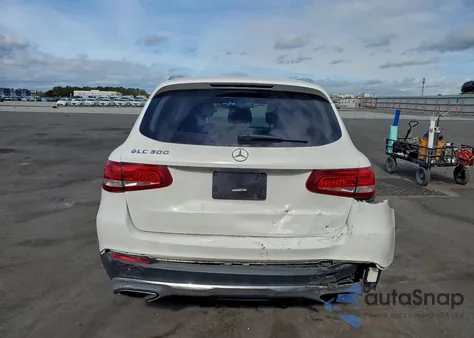 2016 Mercedes-Benz Glc 300 z USA, uszkodzony, nr VIN WDC0G4JB2GF096346